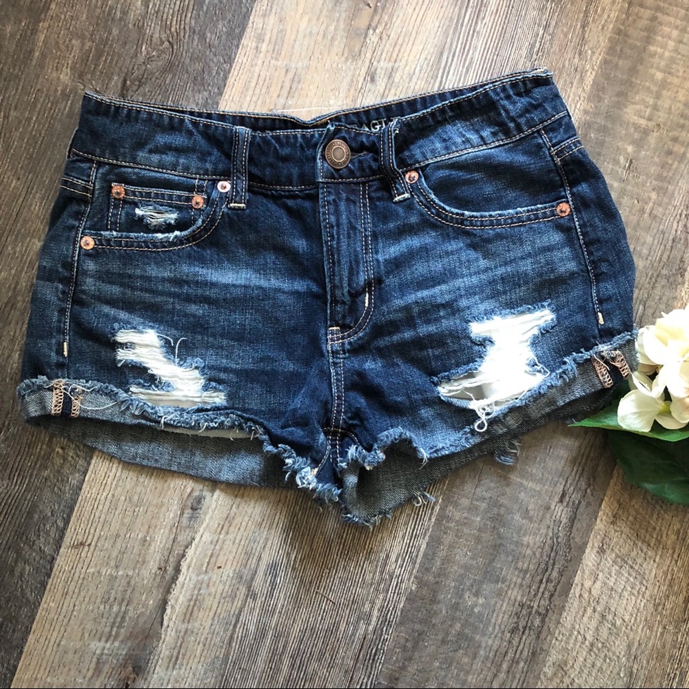 American Eagle | Distressed Tomgirl Shortie